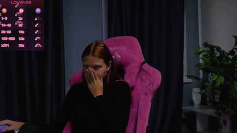 Snapshot of meek_cutie chatting on September 23, 1:08 am meek_cutie online show from September 23, 1:08 am