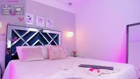 Snapshot of meelody7 chatting on November 7, 11:43 am Melody online show from November 7, 11:43 am