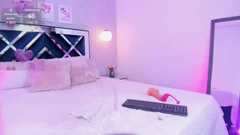 Snapshot of meelody7 chatting on November 22, 11:42 am Melody online show from November 22, 11:42 am