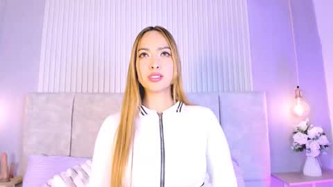 Snapshot of meeowlody chatting on February 17, 9:21 pm Emily online show from February 17, 9:21 pm