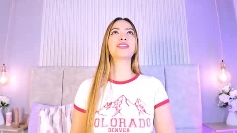 Snapshot of meeowlody chatting on February 21, 9:27 pm Emily online show from February 21, 9:27 pm