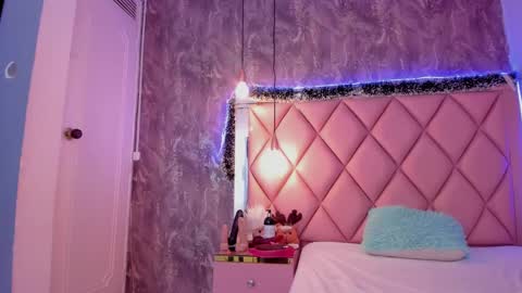 Snapshot of megan_and_clohe chatting on December 22, 9:53 pm M E G A N online show from December 22, 9:53 pm