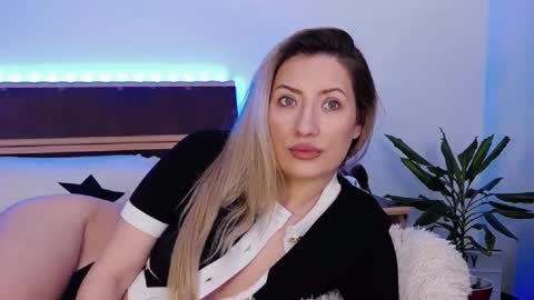 Snapshot of megan_blazee chatting on February 21, 8:27 pm Megan Blazee online show from February 21, 8:27 pm