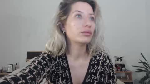 Snapshot of megan_blazee chatting on September 14, 6:07 pm Megan Blazee online show from September 14, 6:07 pm