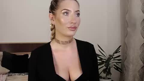 Snapshot of megan_blazee chatting on September 24, 7:06 pm Megan Blazee online show from September 24, 7:06 pm