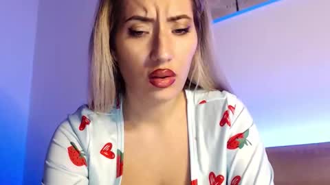 Snapshot of megan_blazee chatting on October 23, 11:14 pm Megan Blazee online show from October 23, 11:14 pm