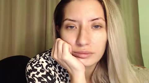 Snapshot of megan_blazee chatting on November 14, 9:46 pm Megan Blazee online show from November 14, 9:46 pm