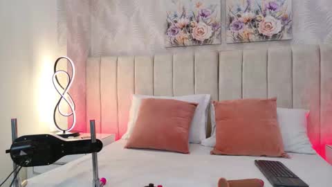 Carolina Paez online show from November 20, 1:11 pm