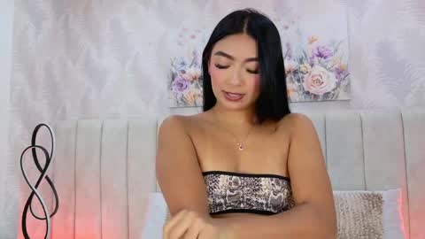 Carolina Paez online show from April 17, 12:30 pm