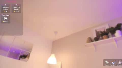 Snapshot of megan_dh chatting on October 8, 8:28 pm Megan online show from October 8, 8:28 pm