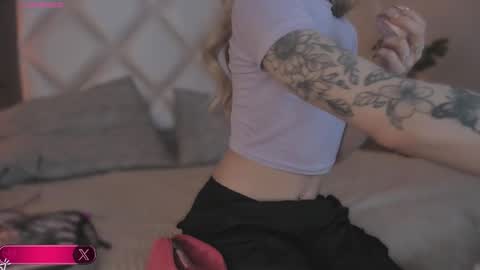 Snapshot of megan_dh chatting on October 11, 12:04 pm Megan online show from October 11, 12:04 pm