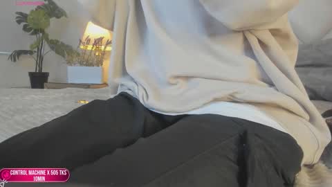 Snapshot of megan_dh chatting on October 16, 12:06 pm Megan online show from October 16, 12:06 pm