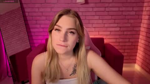 megan_gonzalezzz online show from June 2, 12:45 am
