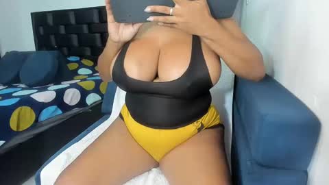 Snapshot of megan_greyxx chatting on December 5, 10:55 am megan_greyxx online show from December 5, 10:55 am