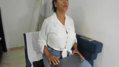 Snapshot of megan_greyxx chatting on December 11, 10:47 am megan_greyxx online show from December 11, 10:47 am