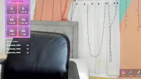 Snapshot of megan_kis9 chatting on December 15, 7:31 pm megan online show from December 15, 7:31 pm