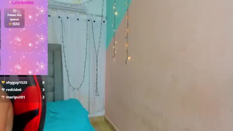 Snapshot of megan_kis9 chatting on February 15, 6:44 pm megan online show from February 15, 6:44 pm