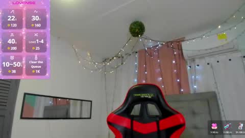 Snapshot of megan_kis9 chatting on March 1, 3:27 pm megan online show from March 1, 3:27 pm