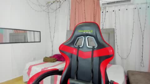 Snapshot of megan_kis9 chatting on March 12, 3:29 pm megan online show from March 12, 3:29 pm