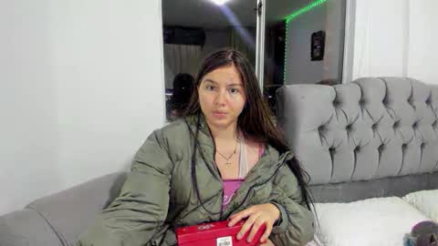 Snapshot of megan_lrq chatting on December 17, 2:50 am Megan online show from December 17, 2:50 am