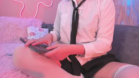     online show from December 12, 4:32 pm