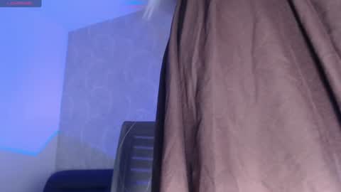 Snapshot of megan_queen12 chatting on June 12, 5:17 am megan_queen12 online show from June 12, 5:17 am