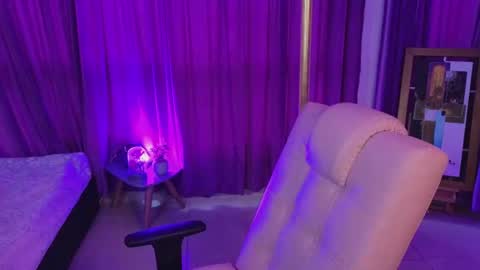                 Laura                 online show from July 12, 10:34 pm