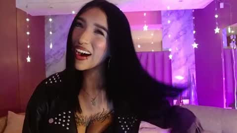megan_saint online show from June 22, 2:14 pm