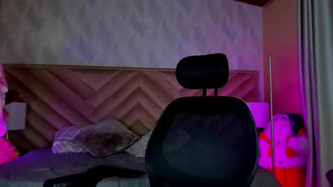 Snapshot of megan_shyne chatting on December 4, 8:23 am megan_shyne online show from December 4, 8:23 am