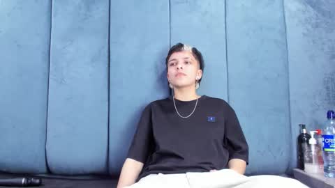 megan_thompsonn_ online show from April 23, 2:24 am