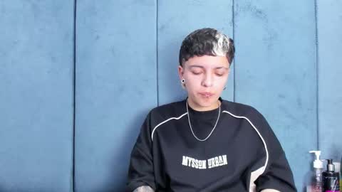 megan_thompsonn_ online show from June 7, 2:37 am