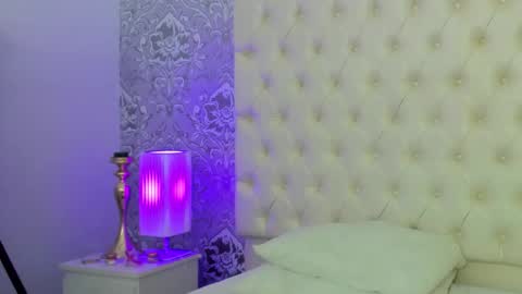 Snapshot of megan_tower chatting on February 18, 7:10 pm megan_tower online show from February 18, 7:10 pm