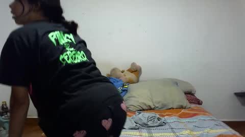 Snapshot of meganandmax1 chatting on February 14, 4:09 am meganandmax1 online show from February 14, 4:09 am