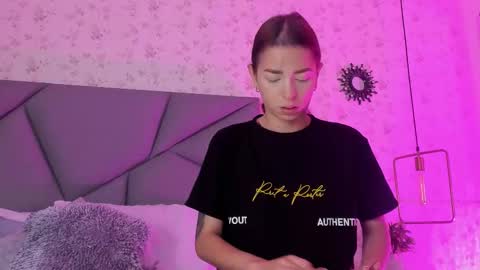 meganandtayler online show from November 18, 11:47 am