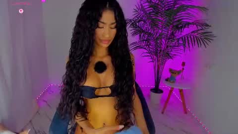 megancarlott_ online show from July 13, 10:01 pm