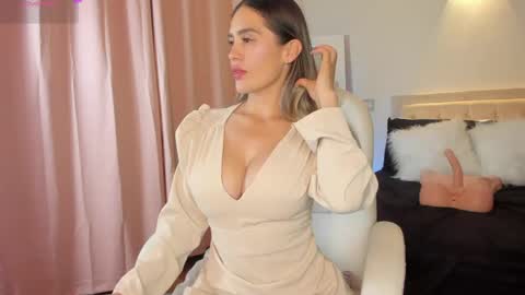 Snapshot of meganconnor_ chatting on April 6, 12:30 am Megan online show from April 6, 12:30 am