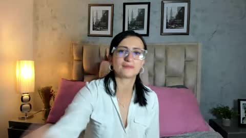 Snapshot of meganfennix chatting on June 4, 11:27 am meganfennix online show from June 4, 11:27 am