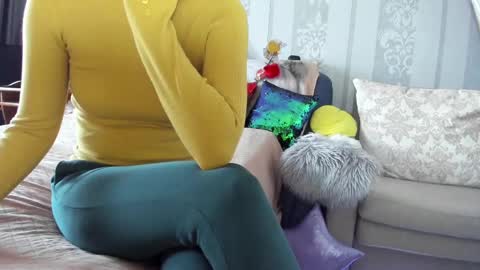 Nicki--------- Welcome to my Room online show from February 18, 7:32 am