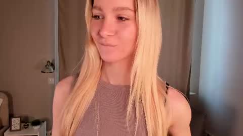Elly online show from June 28, 1:17 pm