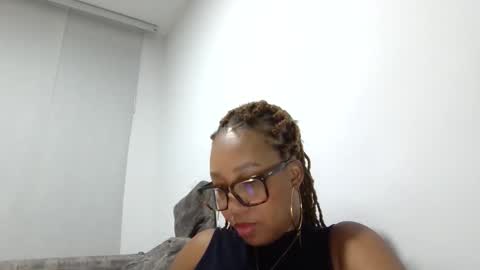 Snapshot of meganhotxx2 chatting on April 1, 1:06 am megan online show from April 1, 1:06 am