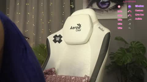 MeganieX online show from October 25, 1:24 am