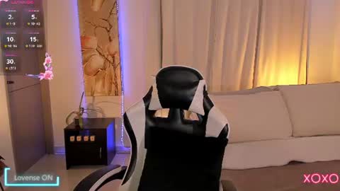 Snapshot of meganlake chatting on June 24, 9:47 pm megan lake online show from June 24, 9:47 pm