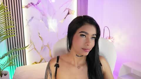 Snapshot of meganlowell chatting on November 29, 7:50 pm Megan Lowell online show from November 29, 7:50 pm