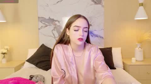 Snapshot of meganmonroee_ chatting on March 16, 7:40 pm meganmonroee_ online show from March 16, 7:40 pm