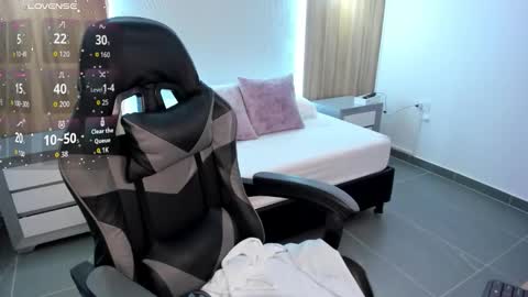 M E G A R A  online show from October 18, 11:38 pm