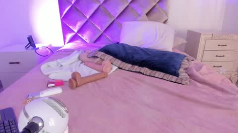 M E G A R A online show from January 29, 8:18 am