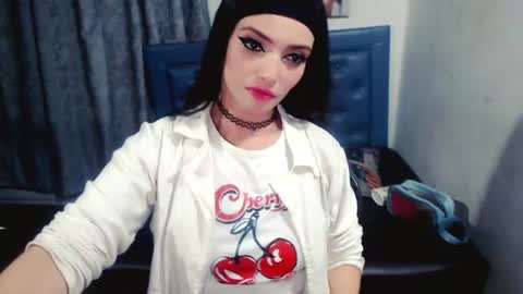 Snapshot of meghan_cherrys chatting on June 19, 3:22 am meghan online show from June 19, 3:22 am
