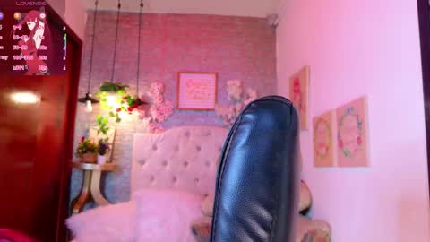 Snapshot of meghan_nill chatting on February 25, 3:05 am Meghan online show from February 25, 3:05 am