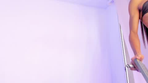Snapshot of meghanallen_ chatting on April 9, 8:36 pm meghanallen_ online show from April 9, 8:36 pm