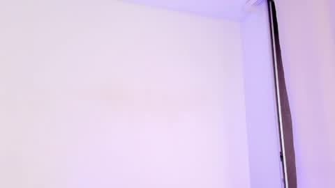 Snapshot of meghanallen_ chatting on April 16, 9:39 pm meghanallen_ online show from April 16, 9:39 pm
